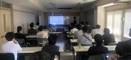月1で各チームで勉強会を行い、3か月に1度で代表中心の全体会が開催されています。