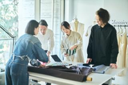 デザインはもちろん素材から開発を行なっています。