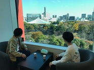 オフィスをリフォーム。私服・染髪・イヤホンOK。トリプルディスプレイ可。