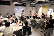 ヒトカラメディアで企画・運営している『SYCL byKEIO』でのワンシーン。「誰かのやってみたいがまちと繋がる」をコンセプトにコミュニティの土壌を耕しています。