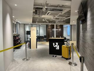 エアライン系オフィスです！執務スペースは滑走路、会議室情報は空港のパタパタの電光掲示板