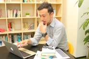 社内図書を参考に資料を作成することも