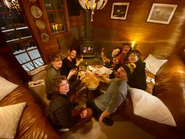 スタッフみんなでワイワイ過ごしています