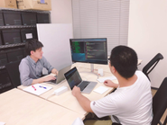 日々ディスカッションしながらビシネス・開発の両輪を進めています。