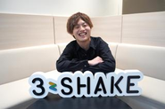代表の吉田は日本初のインフラプラットフォームを作るために3-shakeを設立しました。