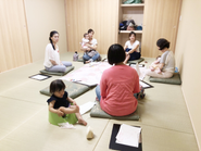 個別ブースやテーブル席だけでなく、和室もあります