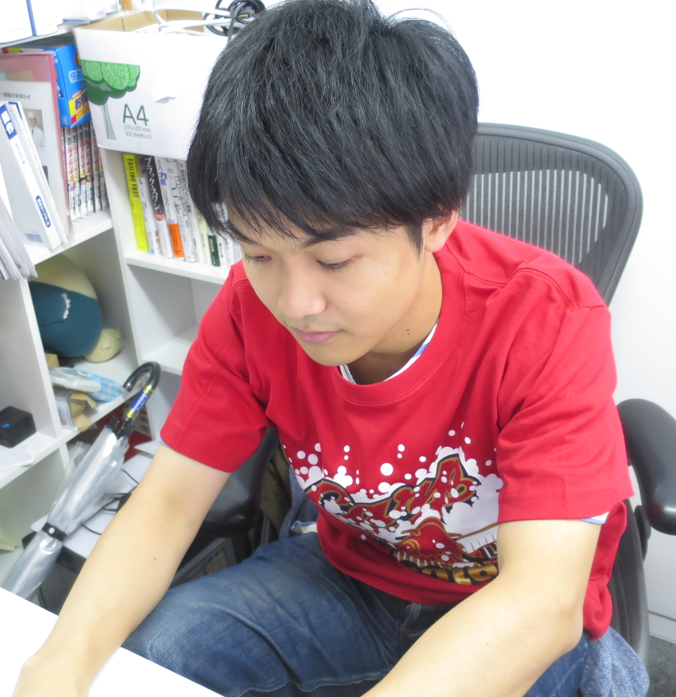 赤いTシャツにご注目☆地方出身者の方WANTED!!