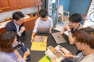様々な職種のメンバーが協力しながらサービスを作っています