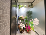 執務室は落ち着いたデザインされた空間です。