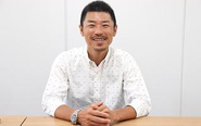 代表の東郷は「自らの手でイノベーションを起こしたい」という理由から業界未経験でIT業界に参入しました。バツグンの面倒見の良さで部下からの信頼も厚く、東郷の誠実な対応と会話から滲み出る温かみに魅了されたクライアントも多数です。