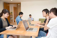 全社員リモートワークで働いていますが、オフィスに集まって合宿を行うこともあります。