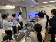 お酒やジュースを片手にお互いの成果を讃えあう「ウィンセッション」