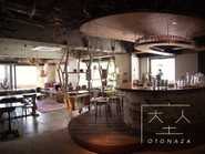 事務所併設のカフェ・バー大人座の店内写真です。