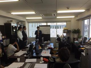 社長、学生で分け隔てのない、ワークスペース。