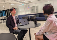 新卒3年目からカナダ・バンクーバー支社の立ち上げをPL責任者として任されたメンバー。早期から本物のバッターボックスが用意されています。ブルードの企業文化を象徴する「挑戦」。リスクをとる、フルスイングをする、その上での失敗は許容する、挑戦に対する強い企業文化が根付いています。