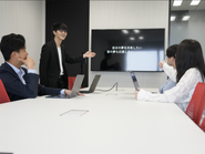 インサイトの社員、約150名の平均年齢は20代後半。学生時代の専攻や年次は一切関係なく、若手社員が主体的な目線で会社の発展を支えています。