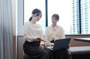 月二回の勉強会は、質問もすぐにできて、話易い環境が整っています。現役エンジニアとの交流会や社内イベントもやっています♩
