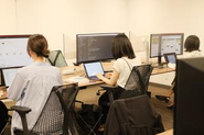 OJTをベースとした教育に力をいれており、未経験から第一線で活躍するエンジニアやデザイナーに成長したメンバーが数多く在籍しています。