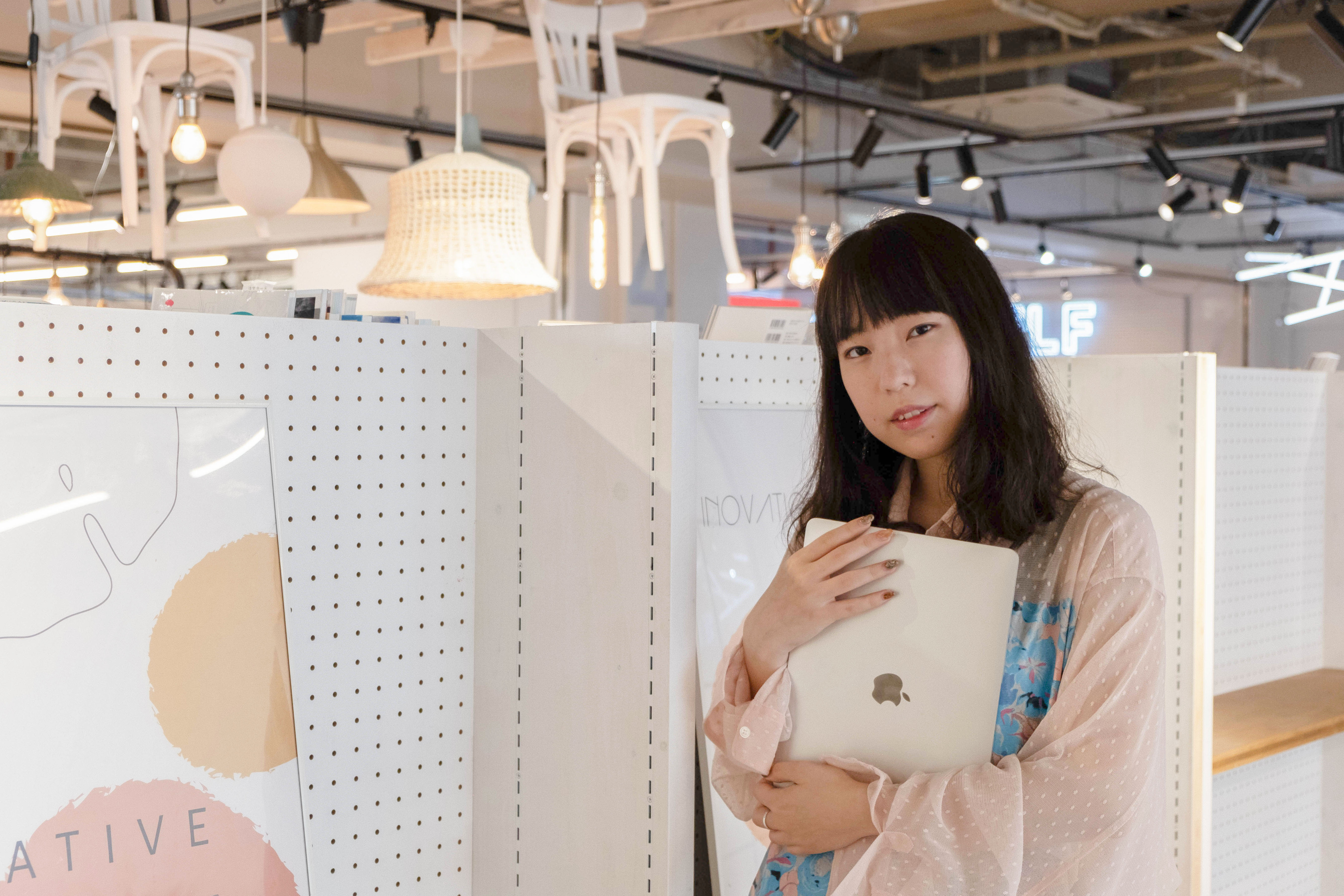 学生時代からコワーキングの店長職や立ち上げを経験。店舗運営にとどまらず幅広い業務で「いいオフィス」を支える