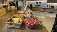 お菓子やコーヒー、ジュース、果物など毎日食べ飲み放題！
