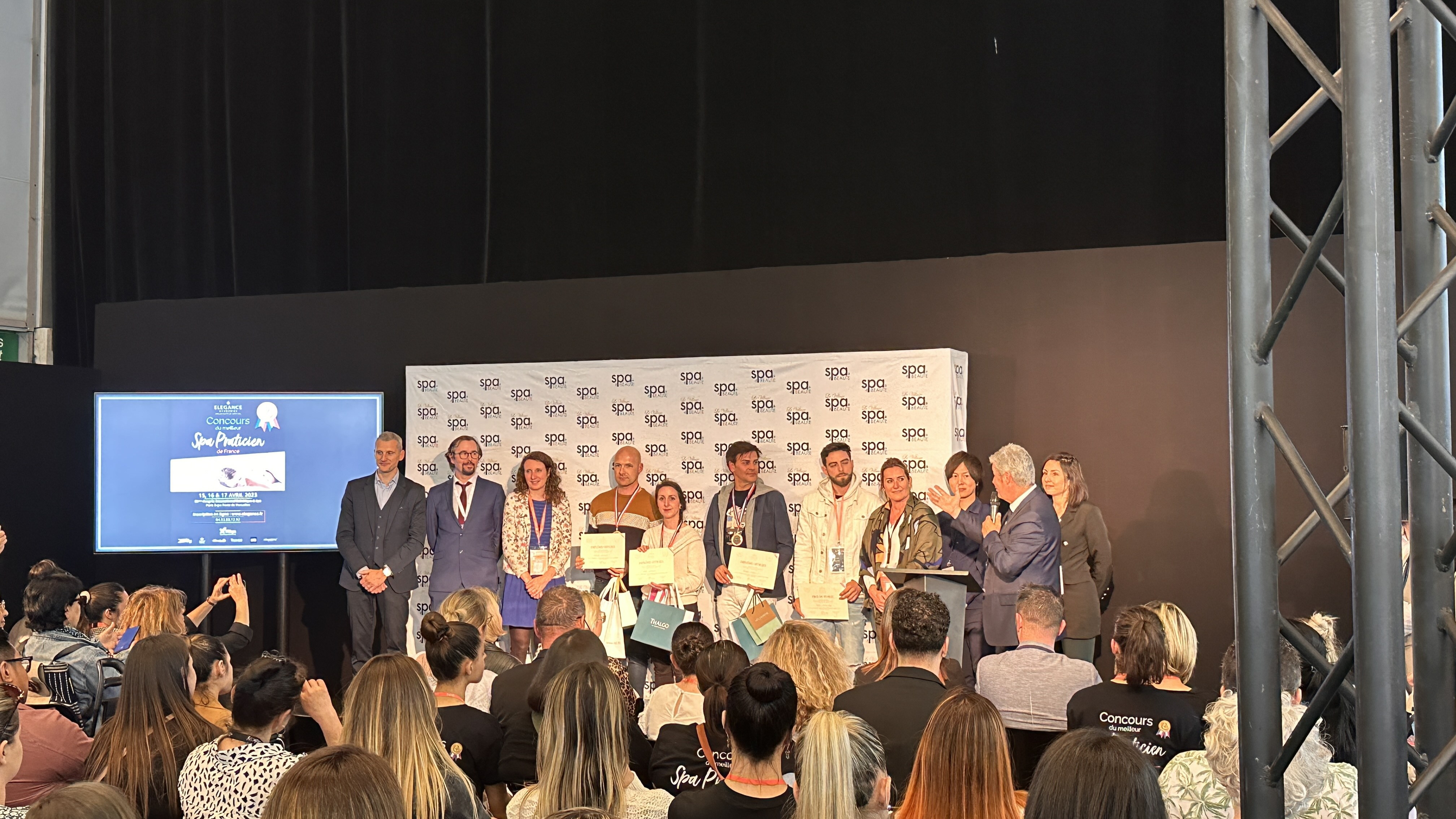 フランス🇫🇷オンラインスクールと世界大会