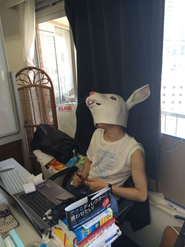 若いアルバイトキャストも一緒に楽しく働いています☆