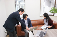 先輩も後輩もフラットに打ち合わせ。