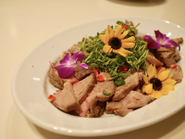 美味しいご飯を食べながらの懇親会もあります！