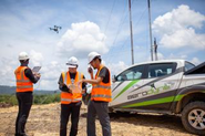 マレーシアで電線の点検の様子。ドローンの企業と言うと、この写真のようなドローン飛行部分を捉えられがちですが、これはDT3のコンセプトの最初の一歩です。