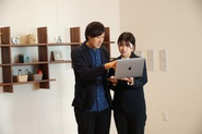 顧客に対し2名体制で担当することで互いに相談、フォローし合うことができます。慣れない職場でも安心です。