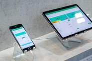 作業者の生産実績の記録をサポートして、工場内に散在している生産情報を集約し、管理者の意思決定をスムーズにします。