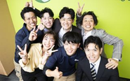 20〜30代の若手をメインに活躍中！さまざまな性格のメンバーが混在しながらも全員が「FCオーナーのためになりたい」という思いやりの深さを持っています。「相手に元気を与えるためには、まずは自分たちがイキイキしよう！」という志のもと、社内はいつも賑わいを見せています。