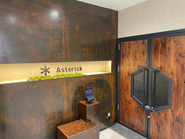 会社の玄関です。苔が生えてます。