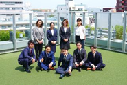 2022年に新しく仲間に加わった新入社員との写真。誰もが幸せになる環境を提供します。
