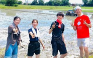 TSUBOMIプロジェクトでは、契約農家さんと共に、毎年田植えと稲刈りを実施しています。今年は子ども食堂の子どもたちも加わり、総勢50名が参加する温かな交流の場に。最近では、収穫したお米を使った日本酒づくりにも挑戦しています🍶
