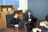お客さまの「やりたいこと」・エンジニアの「やりたいこと」に耳を傾けます。どうしたら最適化になるのかを社員一丸となって考えています。