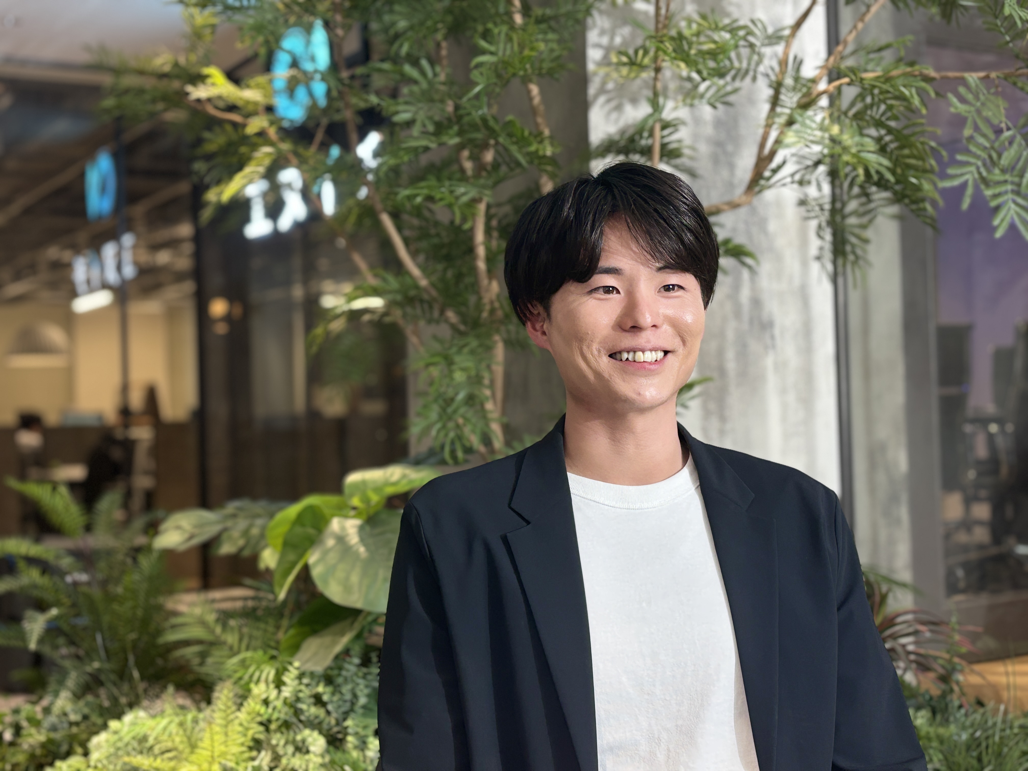 【社員インタビュー/セールスリーダー】「人生一度きり。だから挑戦する。」AIベンチャーで見つけた“働く楽しさ”とは？