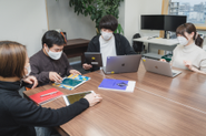 各部署のメンバーとの打ち合わせ風景です