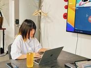 若手社員、女性社員の活躍も特徴的です。自分の得意領域を自由に伸ばしてキャリアを形成していくことができます。