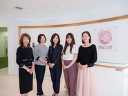 女性が多く、子育てや介護と仕事を両立しながら働く社員が多い会社です
