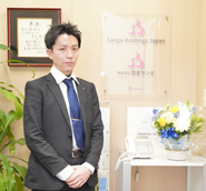 当社の入口です。綺麗なオフィスでお迎えします♬