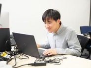 新卒3年目の社員です。後輩の指導にも携わっております。