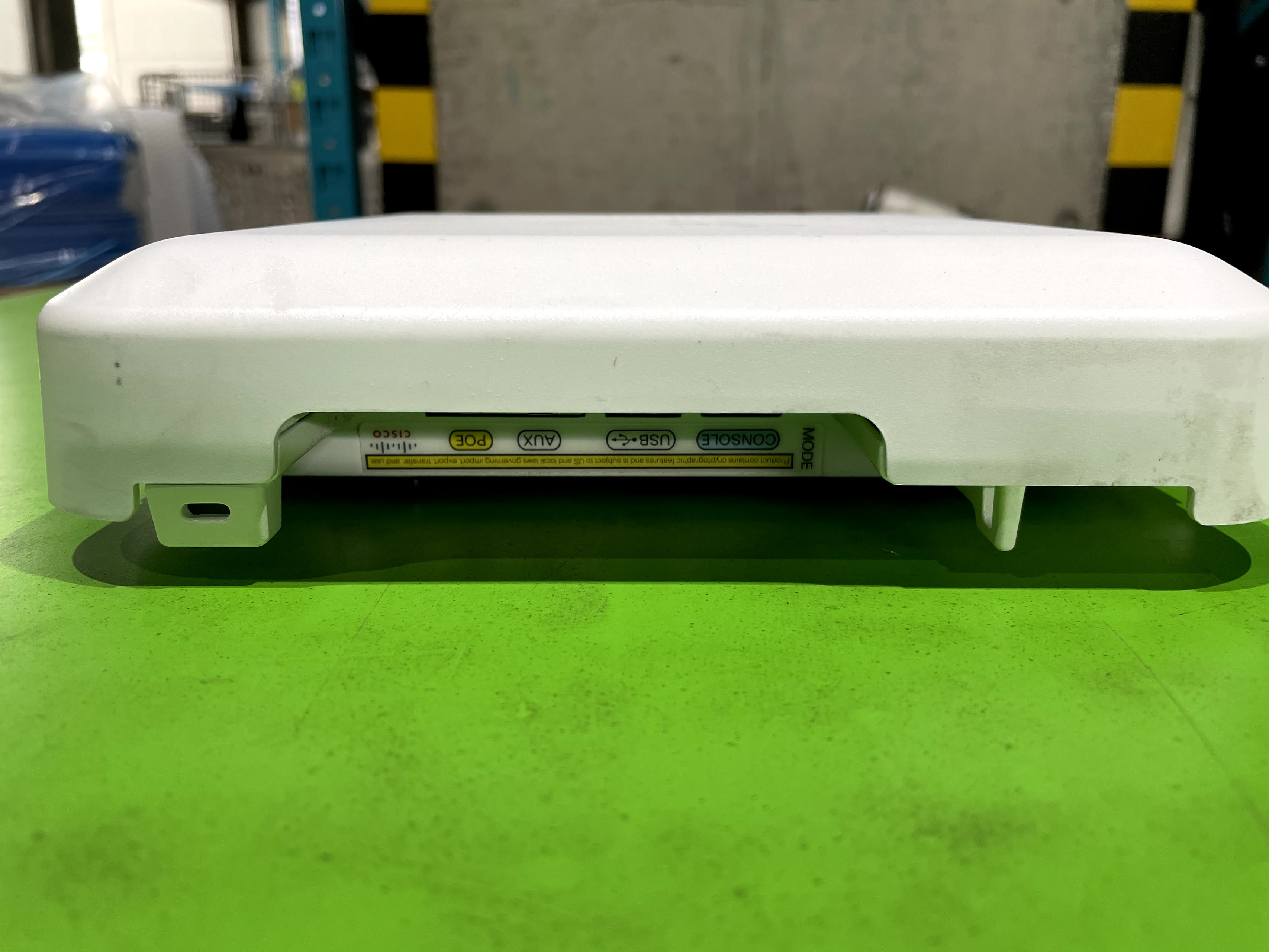 東京の、窓から見るAIR-AP2802I-Q-K9は、くるしい。冬には、はつきり