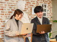 よいものをつくるために、職種も役職も関係なく意見を出し合う文化があります。