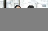 お客様と共同で企画や業務要件定義、設計・開発を行います。業務内容、導入の目的や目標を共有したうえで共同で推進しています。