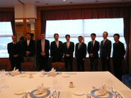 経済産業省の副大臣にお会いした時の写真。公的機関との連携も大切にしています。