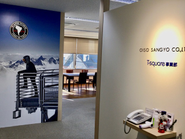 2019年6月、青山OFFICEを拡張・RENEWALし移転、完璧な感染防止SYSTEMを装備したOFFICEには終日陽光が降り注ぎ、スタッフがリラックスできる広々としたFREE SPACEも充実。