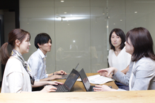 グループ会社6社、HOLDINGS化で法務を強化中！将来は経営企画まで