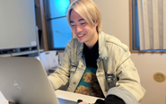 EP事業部の村越真人さん。マダミスの魅力に惹かれ、これミスに参画。コンサルを担当し、日本中にマダミスを広める使命に燃えています！