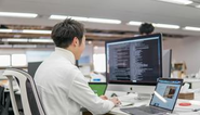 社内のエンジニア比率は50%！モノづくりをする人たちが思いっきり楽しめる環境です。